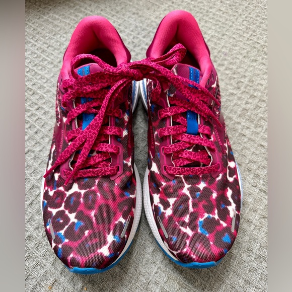 Women’s Adrenaline GTS 22 shoes. Special limited edition color. Like new. - Picture 2 of 7